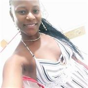 Profesora de inglés imparte clases a niños, jóvenes y adolescentes